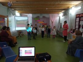 Ахтар-саныыр детсадым — Балаҕан ыйын 20-24 күннэригэр “Кэнчээри” оҕо  уһуйааныгар  «Таптыыр, ахтар детсадым» диэн бэрт интэриэһинэй нэдиэлэ буолла. Нэдиэлэ чэрчитинэн уһуйаан иитиллээччилэрэ тапталлаах детсадтарын туһунан элбэҕи биллилэр, кинилэр тустарыгар кыһамньылаахтык үлэлиир уһуйаан үлэһиттэрин туһунан истэн, сэһэргэһиигэ кыттан, улахан дьон үлэтин убаастыыр, бу маннык кэрэ эйгэҕэ бэйэ-бэйэҕэ эйэлээх буолуу курдук үтүө хаачыстыбалары иҥэриннилэр. Маны тэҥэ, иитиллээччилэр болҕомтолоох, дьулуурдаах буолалларыгар, […]